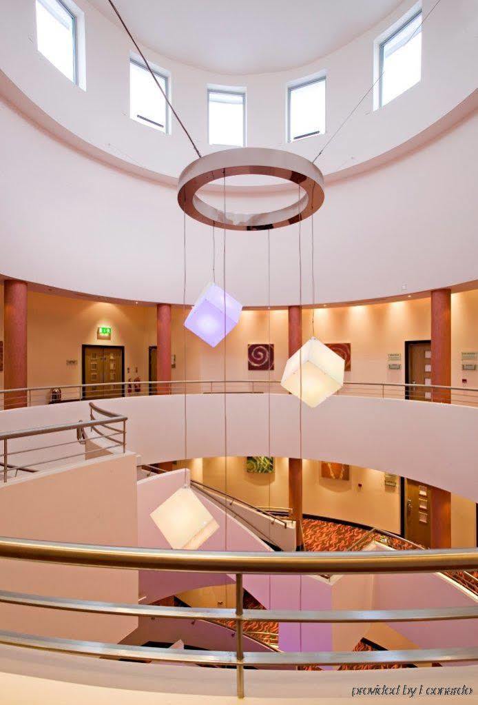 Maldron & Leisure Centre Hotel 3*